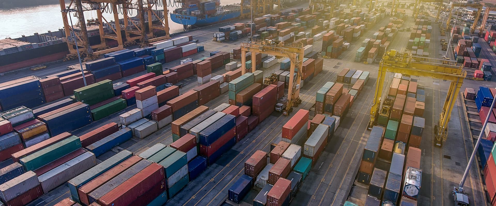 c-land-logistics-seafreight-containers-harbour-cargo